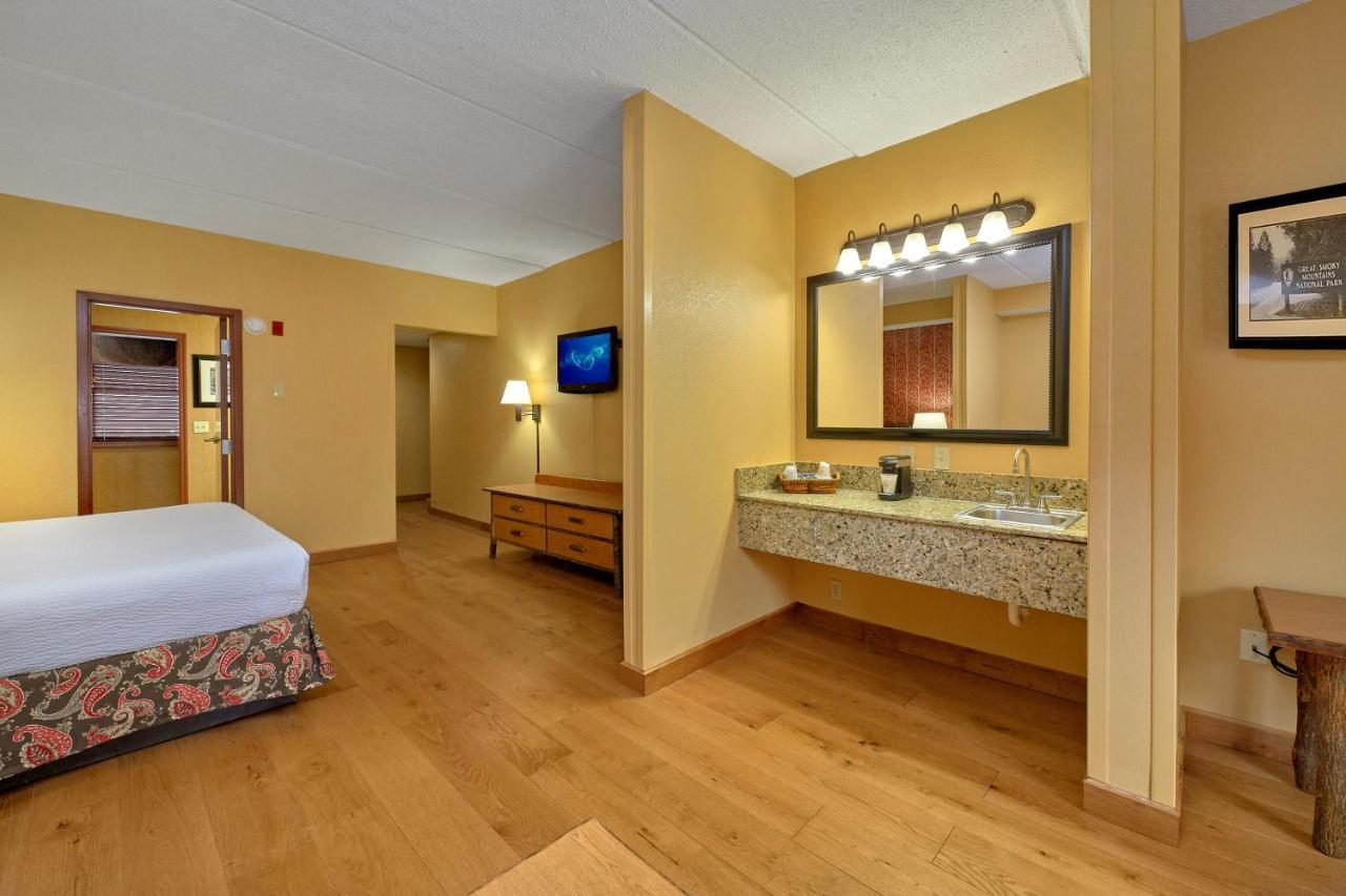 Bearskin Lodge On The River Gatlinburg Esterno foto